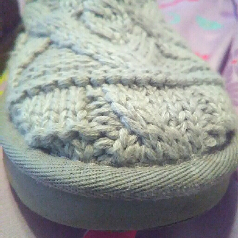 Authentic Uggs Size 6 - Picture 3 of 4